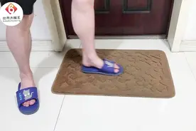 家里地毯太滑了不用愁，底下垫一层不值钱的它，比粘了吸盘还牢固视频封面