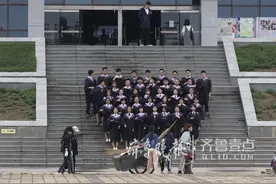 聊城：高校毕业照市场火爆，摄影工作室月入十万图片