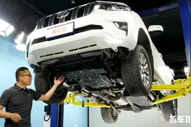 新款丰田普拉多底盘解析 改款后是否还对得起“烂路之王”的称号视频封面