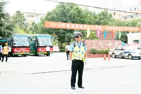 陕西渭南：高考第一天的三贤中学考点一瞥视频封面