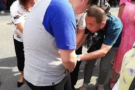 高考首日考生裤子拉链坏事？这个新情况让警察都懵了图片