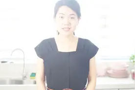 水果和蜂蜜混合后冻一冻，美味的果冻就做好了，大人小孩都喜欢视频封面