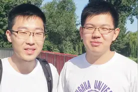 被海外名校录取不高考 他们自发在考点外为同窗祝福视频封面
