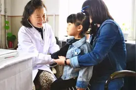 带宝宝看病累断了腰！提前看好3件事情，看病不折腾！视频封面