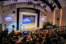 出海记｜用微信扫一扫就可出入境？腾讯试推多证合一图片