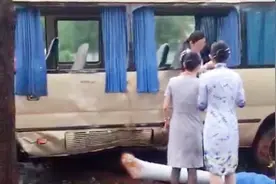 海航空姐上班途中出车祸 路边淡定处理视频封面