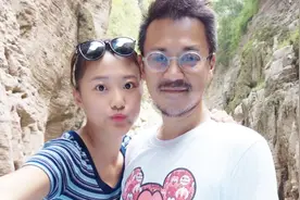 王学兵与小15岁娇妻大秀恩爱，三任太太都是美女视频封面