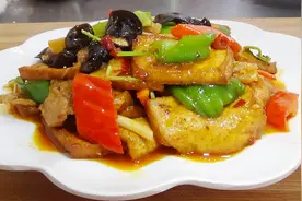 大厨教你家常豆腐的正宗做法，看着都流口水，下酒又下饭！