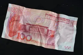 钞票被水打湿了别急，教你一招，3分钟就能干，还一点都不皱