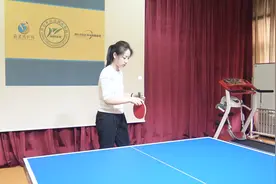 小姐姐乒乓球拍柄垫球还不错吧，你能垫多少个呢？视频封面