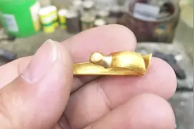 纯银竟然可以跟黄金掺在一起，大家以后买黄金珠宝一定要小心了
