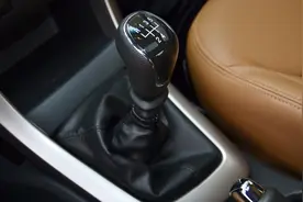 为什么手动挡车一档和倒档不好挂？老司机说出原因，终于明白了视频封面