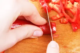 切辣椒辣手怎么办？赶快用它泡一泡，5秒钟快速解除疼痛！视频封面