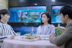 酒后醒来，两个大男人躺一张床上，抱着睡觉，彼此大叫！视频封面