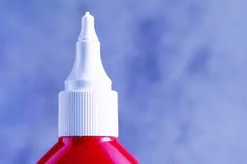 原来涂改液弄到身上，这样清理才正确，用它一擦就好了视频封面