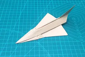 到车教你折F102纸飞机，过程很简单，但成品很逼真视频封面