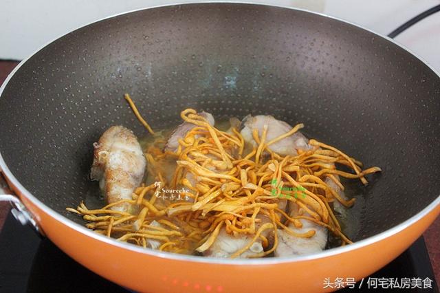 夏天炖鱼加点它，肉嫩汁香，还能消除疲劳，孩子常吃提高记忆力！