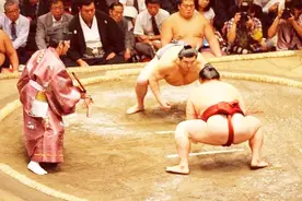 日本的相扑选手，每个月能赚多少钱？视频封面
