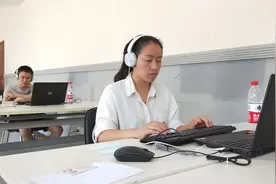 盲人社工梦：参加社会工作者考试 四川单设考场并备特殊考卷