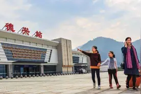 江西一小县城却建了2个高铁站，位置却极偏僻，是你家乡吗？