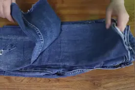 新买牛仔裤容易掉颜色？第一次水洗用这个方法，让它永远不掉颜色视频封面