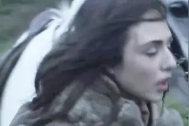 女子骑白马，四处游荡，凄凄惨惨戚戚！视频封面