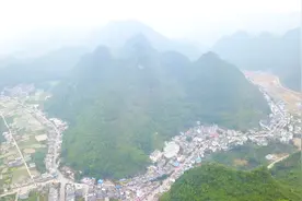 贵州黔西南册亨有个冗渡镇，加上周边的大山风景，真的很美！视频封面