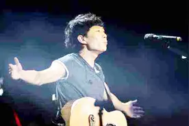 赵雷《成都》，最完美的场版，现场观众感动得稀里哗啦，好听哭了