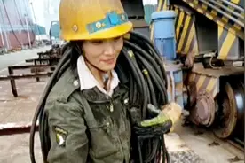 四川重庆26岁农村女孩，在8万吨货轮做电焊工，每天要用75斤焊丝视频封面