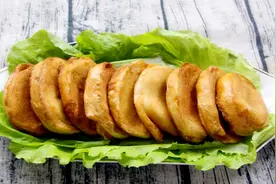 馒头片这样炸，色泽金黄外酥里嫩，但是如果我不说，你肯定不知道视频封面