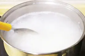 煮粥总是溢锅怎么办？教你一招，保证煮出的稀饭香软粘稠不溢锅