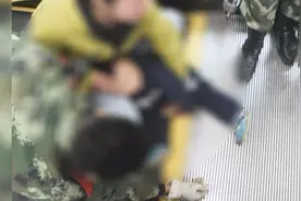 湖北红安：痛！穿开裆裤玩耍 一岁男童遭电梯“撕掉”下体皮肤视频封面