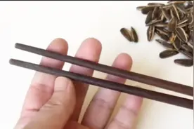 一双筷子就能快速剥掉瓜子壳，几分钟能剥一大碗，省时又省力视频封面