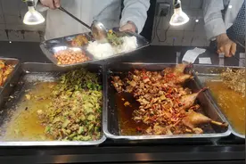 路过云南大学，在食堂里吃了顿饭，只花了12块钱！视频封面