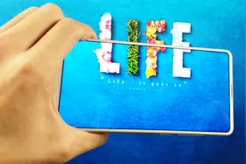 「蓝猫开箱」小米MIX2S白色开箱，非刘海屏手机还有市场吗？视频封面