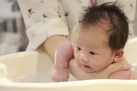 炎炎夏季，妈妈如何呵护宝宝小屁股肌肤，看这4种正确小常识视频封面
