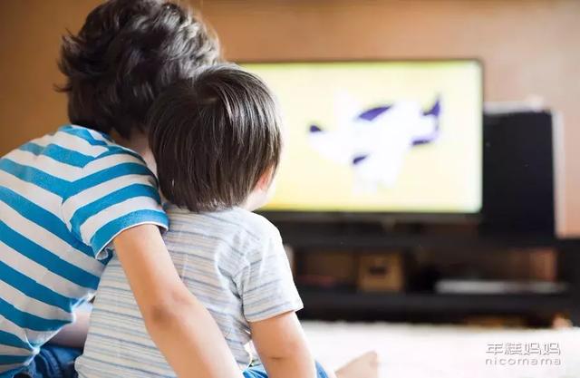 又有小孩模仿动画片摔成骨折!不怪动画片只怪家长教育不到位