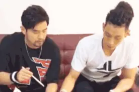 周杰伦林书豪吃盒饭玩夹菜比谁更皮，网友模仿昆凌口吻说话了视频封面