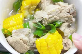 排骨玉米汤，试试这种做法，好吃到流口水，这做法零失败