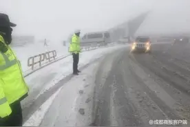 紧急路况！国道318折多山突降暴雪，进藏最好这样走！图片