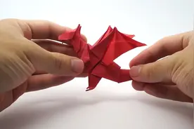 外国小哥教你折霸气的折纸恐龙，过程很详细哦视频封面