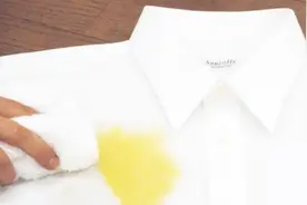 白衣服油污发黄难清洗？教你一招，轻松去除陈年污渍，超实用视频封面