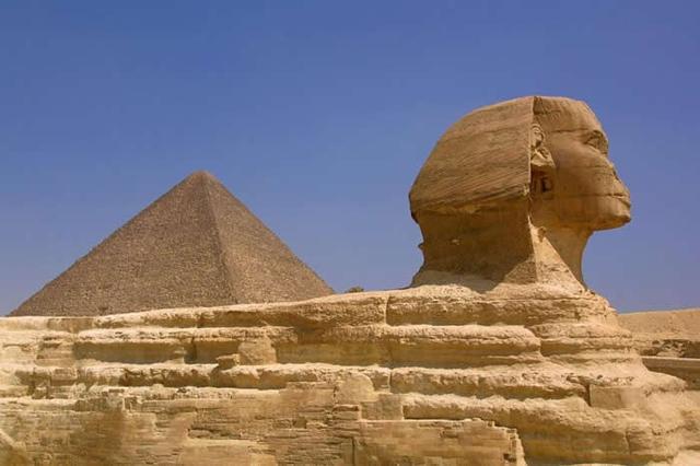 为何考古学家推荐六月造访埃及吉萨大金字塔？夏至日落在金字塔间形成象形文字