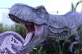 《侏罗纪世界2》洛杉矶盛大首映礼 斯皮尔伯格现身鼎力支持