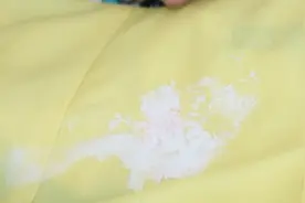 衣服染上血迹别担心，教你一招，再久的血迹一搓就掉，赶快试试视频封面