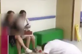 因更换床位起冲突，医生竟对患者下跪致歉：没人强迫视频封面