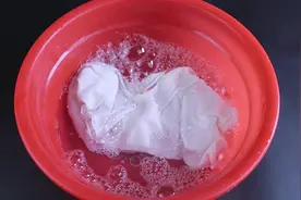 白色衣服变黄难去除，30年老保姆教我这样做，5分钟洁白如新视频封面