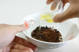 蜂蜜加上红糖涂到脸上去，作用原来这么大，爱美的女人快看看视频封面
