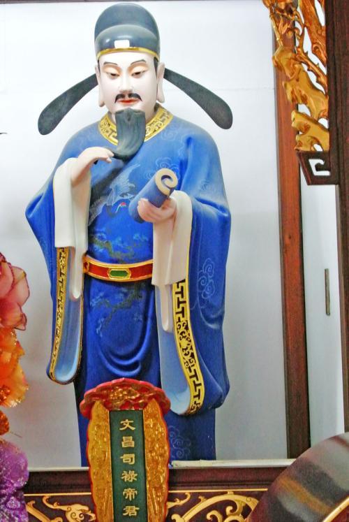 有文曲星下凡,自然就有武曲星下凡,中国民间就有三位(文曲星下凡什么
