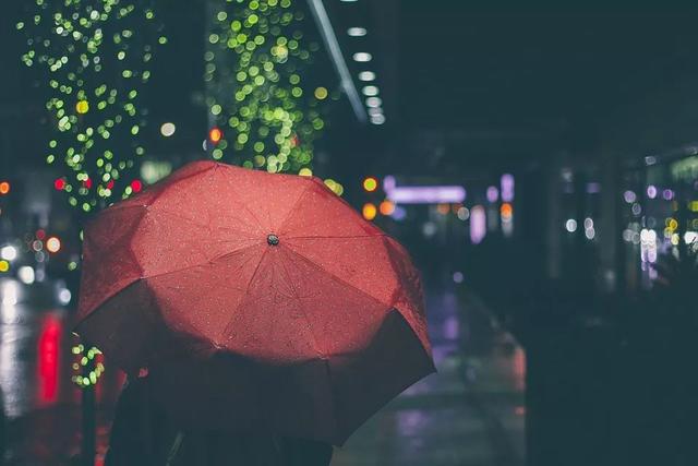 朱伟：夏天的雨，飒爽的雨